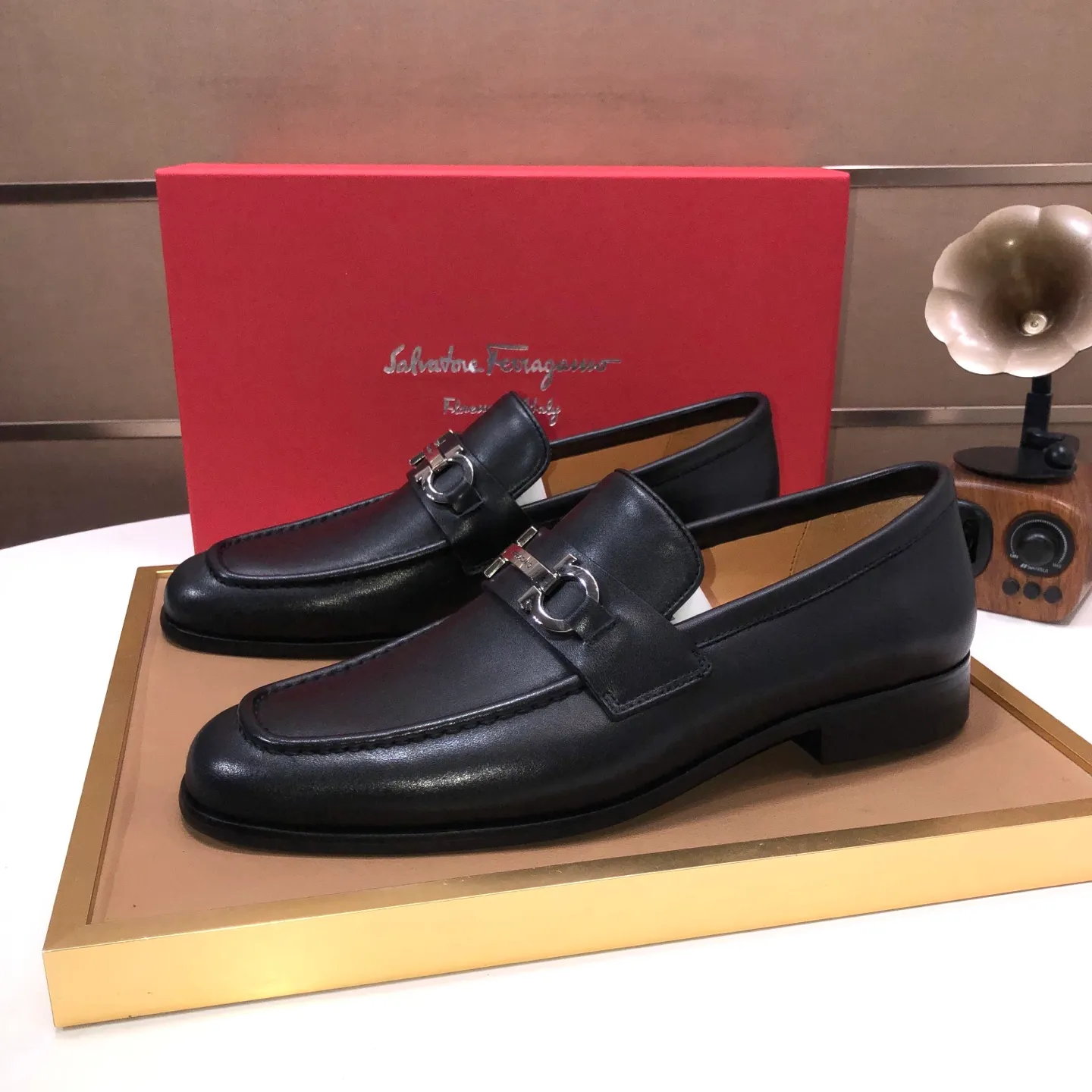 Men's shoes💰580💰【Ferragamo】Official website new product update👏High-quality casual shoes👟Imported first-layer calfskin with official website breathable printed fabric, comfortable and breathable, cowhide lining. Matching code: 38~44 (45 customized, non-refundable)